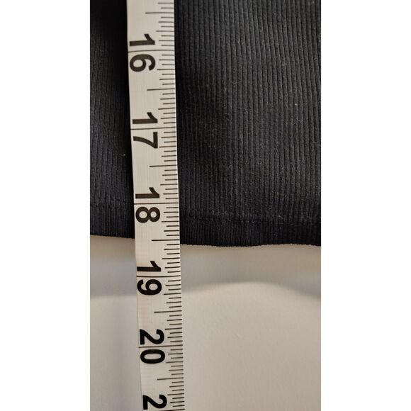 Gap Fit Women's Small Black Crop top - Picture 6 of 6